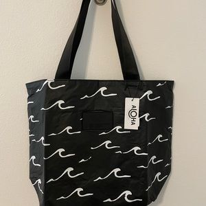 NWT Aloha Splashproof Day Tripper Tote